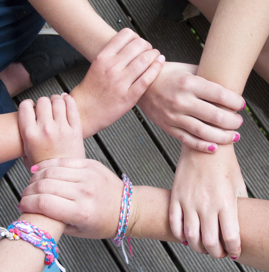 14.1 rs-handsabove4 1258179 34140996