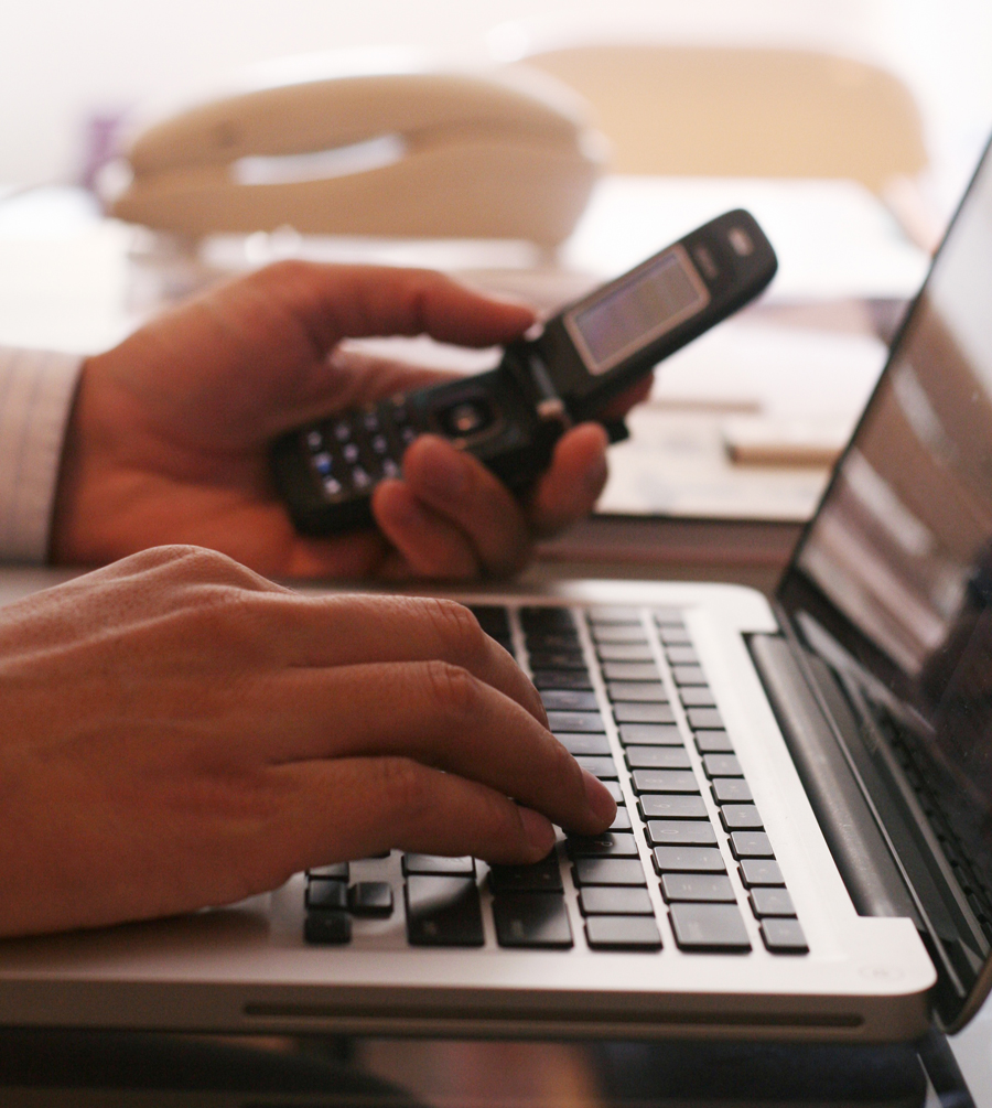 21.5 crs-laptopandcellphone 1269437 93098115