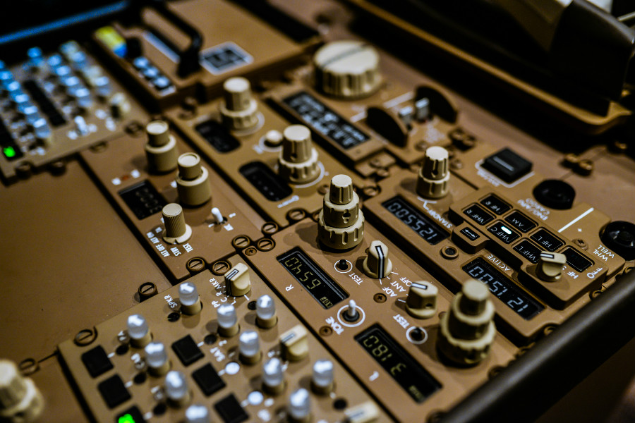 22.2 rs-airlineflightdeck 1435254 59985459