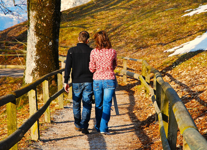 31.10 c couple walking 1245848